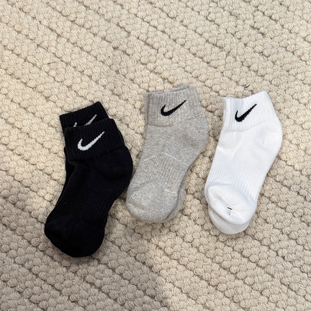 Nike Kids Athletic Ankle Socks - Black, Gray, White. Size Medium - Picture 2 of 4